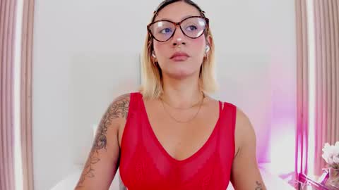 EMILY ROBERTS online show from March 21, 7:19 pm