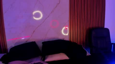   online show from November 9, 6:20 am