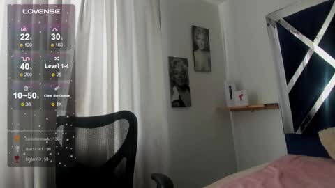emilayton_ online show from January 26, 1:47 pm