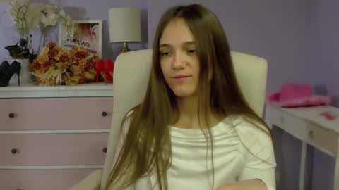 Snapshot of emilly_lust99 chatting on February 6, 8:07 am Emilly online show from February 6, 8:07 am