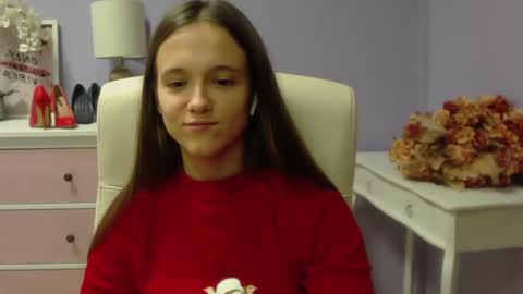 Snapshot of emilly_lust99 chatting on December 17, 7:29 am Emilly online show from December 17, 7:29 am