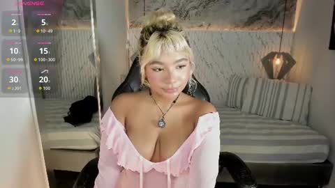 emilly_mell online show from June 14, 1:55 pm