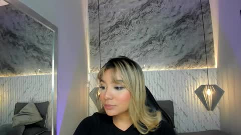 emilly_mell online show from September 22, 11:30 am