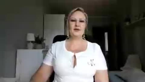 EmillyLove online show from July 23, 9:50 am