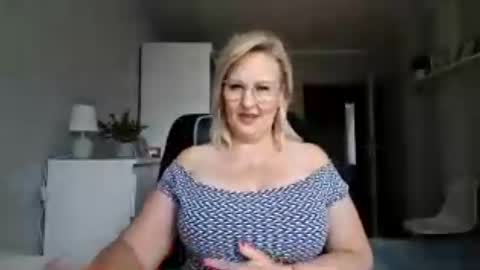 EmillyLove online show from July 8, 11:45 am