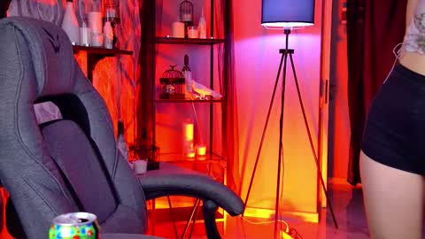 emillywade online show from December 22, 10:29 am