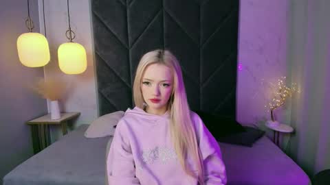 Emily online show from September 28, 3:39 pm