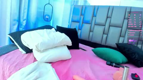 Emi  online show from October 11, 6:32 pm