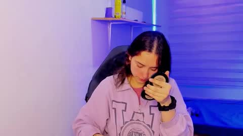 emily_lindey online show from October 28, 3:12 am