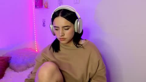 Emily Lindey online show from March 12, 5:10 am