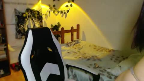 Snapshot of emily_mckey chatting on October 3, 11:32 pm Emily online show from October 3, 11:32 pm