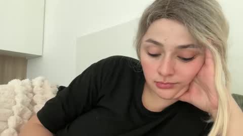 Snapshot of emily_morning_dew chatting on October 20, 12:30 pm emily_morning_dew online show from October 20, 12:30 pm