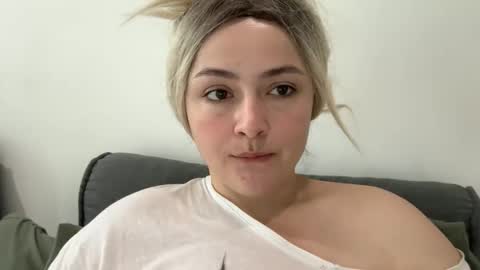 Snapshot of emily_morning_dew chatting on September 14, 7:28 am emily_morning_dew online show from September 14, 7:28 am