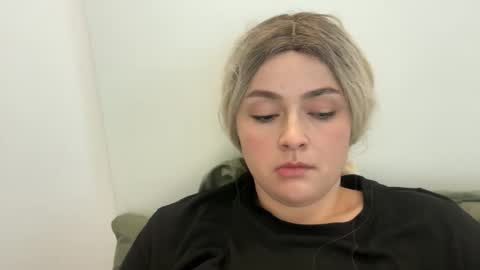 Snapshot of emily_morning_dew chatting on October 21, 2:10 pm emily_morning_dew online show from October 21, 2:10 pm