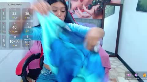 Snapshot of emily_rosse04 chatting on February 10, 11:25 am online show from February 10, 11:25 am
