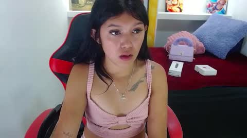 Snapshot of emily_rosse04 chatting on January 9, 11:58 am online show from January 9, 11:58 am