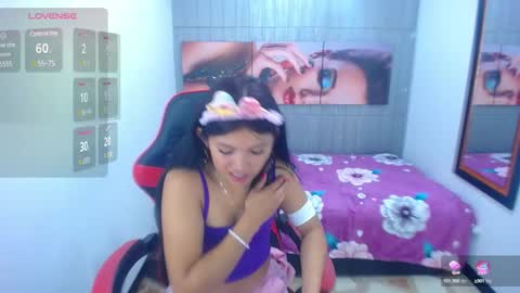 Snapshot of emily_rosse04 chatting on February 26, 12:49 pm online show from February 26, 12:49 pm