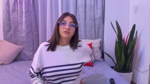 Snapshot of emily_smith29 chatting on January 16, 7:38 am emi online show from January 16, 7:38 am
