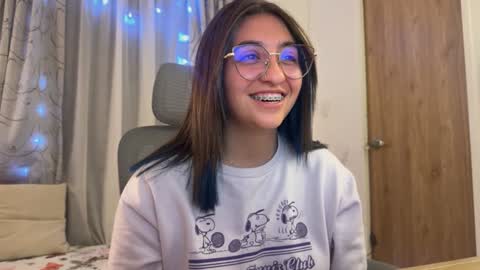 Snapshot of emily_smith29 chatting on February 6, 2:55 am emi online show from February 6, 2:55 am
