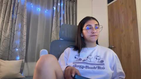 Snapshot of emily_smith29 chatting on February 14, 1:34 am emi online show from February 14, 1:34 am