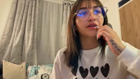 Snapshot of emily_smith29 chatting on February 18, 4:48 am emi online show from February 18, 4:48 am