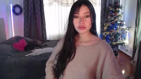 Snapshot of emily_swan_04 chatting on December 11, 7:03 pm Emily  Swan online show from December 11, 7:03 pm