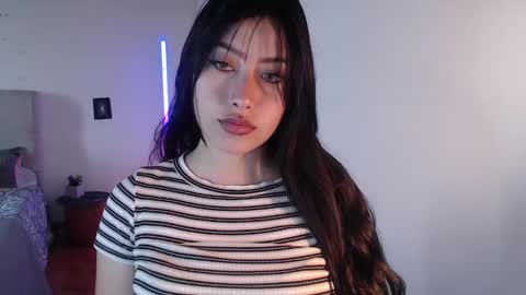 Snapshot of emily_swan_04 chatting on January 13, 6:59 pm Emily  Swan online show from January 13, 6:59 pm