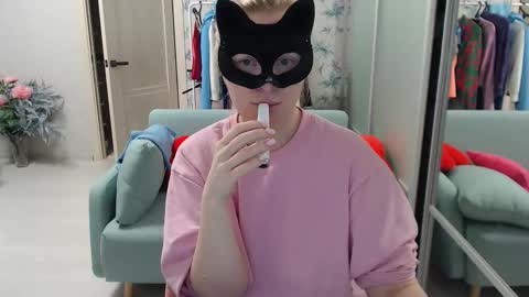 Emily online show from March 5, 6:04 pm