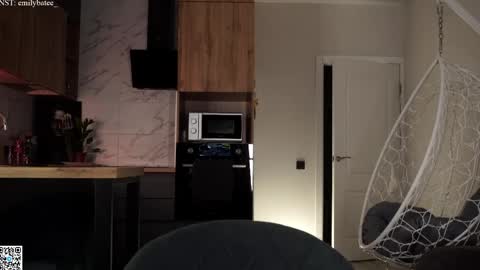 emilybatee online show from April 20, 6:22 pm