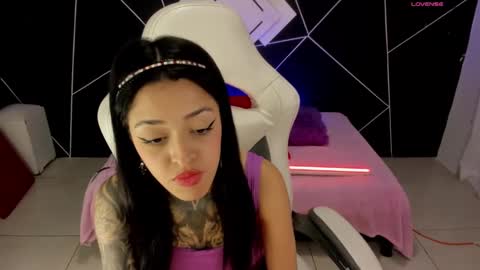 Snapshot of emilydaft chatting on March 10, 8:56 pm fari online show from March 10, 8:56 pm