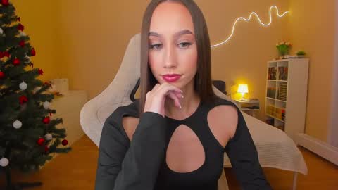 Snapshot of emilyhoston chatting on January 10, 6:28 pm Alina online show from January 10, 6:28 pm