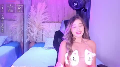 EmilyJhonson online show from May 2, 10:35 pm