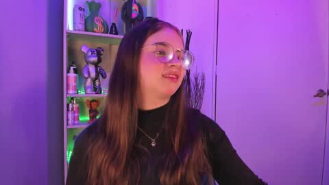 Snapshot of emilykarterr chatting on January 12, 3:57 pm VALEEEN online show from January 12, 3:57 pm