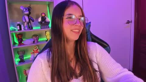 Snapshot of emilykarterr chatting on February 25, 3:52 pm VALEEEN online show from February 25, 3:52 pm