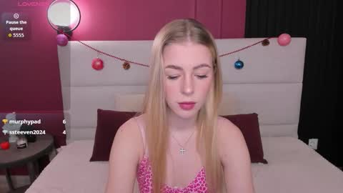 emilymagnificent online show from December 20, 1:53 am