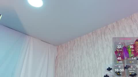 Snapshot of emilyparker__ chatting on October 14, 9:28 pm My IG - EmilyParker   online show from October 14, 9:28 pm