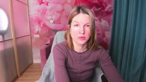 EmilyWalkers online show from January 26, 7:21 am