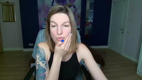 EmilyWalkers online show from February 4, 8:38 pm