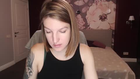 EmilyWalkers online show from December 10, 8:08 am