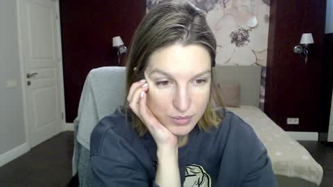 EmilyWalkers online show from January 23, 7:43 am
