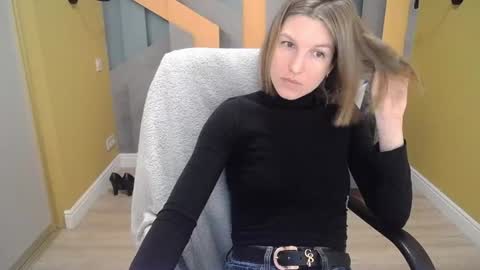 EmilyWalkers online show from December 8, 7:26 am