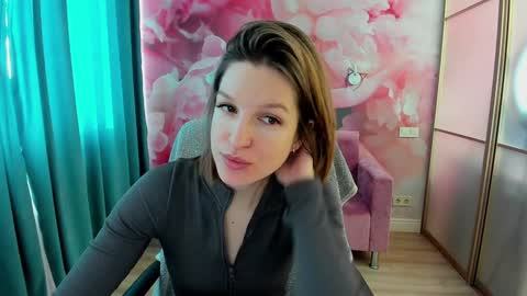 EmilyWalkers online show from January 10, 8:07 am