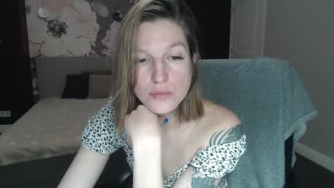 EmilyWalkers online show from January 14, 7:48 am