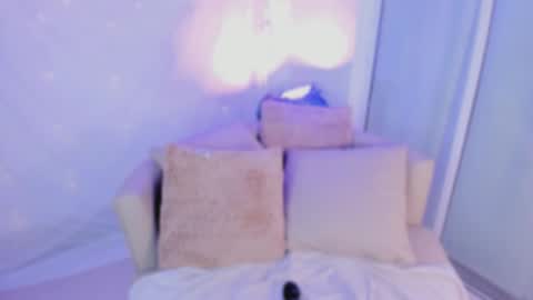 emilyy_kim online show from March 10, 11:36 am