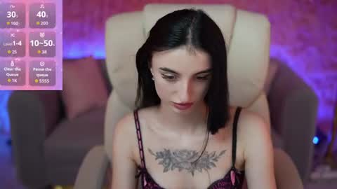 emilyymoon online show from June 13, 7:17 am