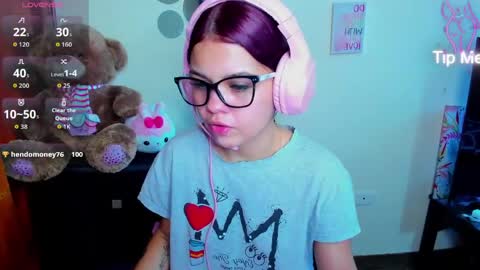 emma_boo_ online show from April 2, 3:31 pm