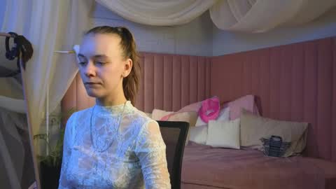 emma_chaser online show from April 9, 6:19 am