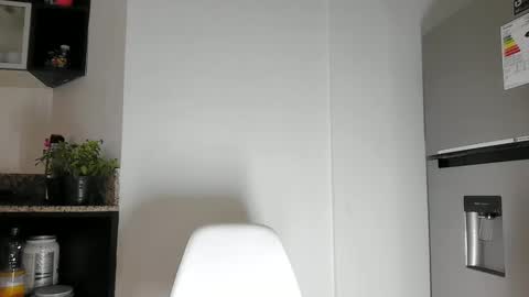 Emma 3 online show from December 8, 1:36 pm