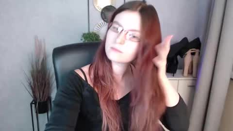 emma online show from February 25, 8:02 am