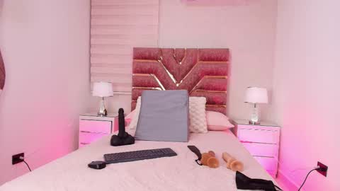 emma online show from November 25, 1:02 pm